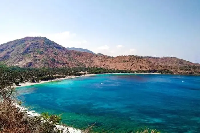 Senggigi Beach, Beautiful Beach With Exotic Corals & Cliffs in West Lombok